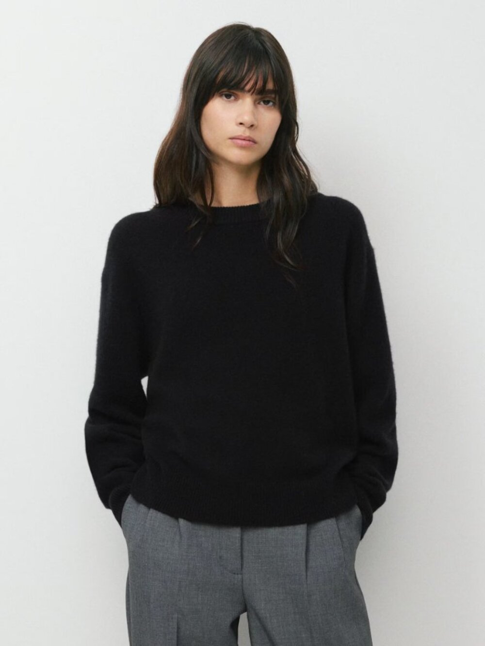 Aritzia Essential Cashmere Relic Sweater in Black